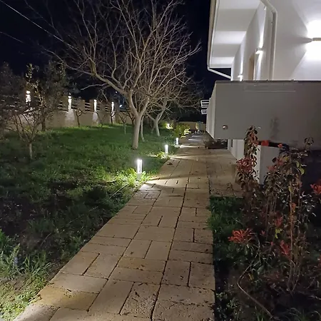 Amarena Garden House 호텔 *